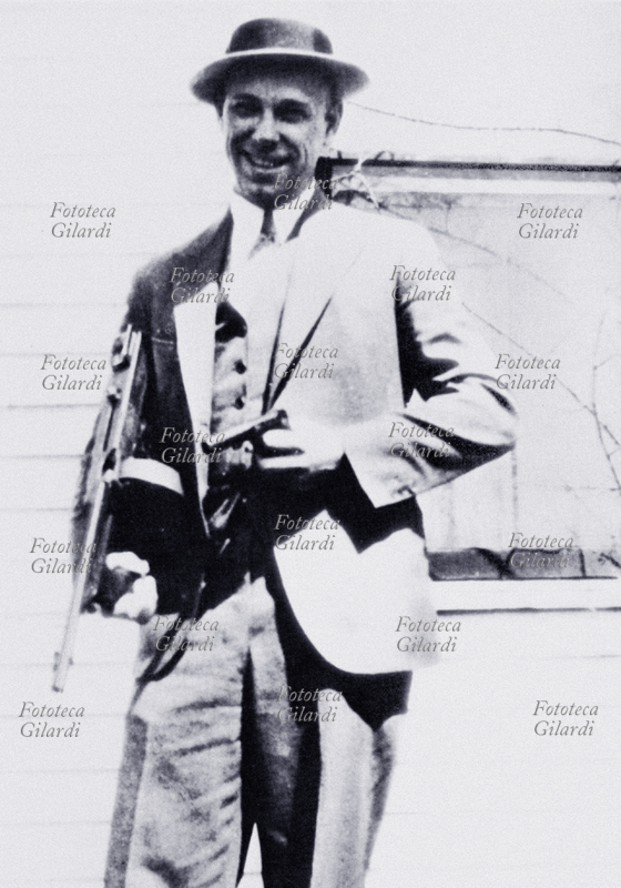 John DILLINGER (19031934) posa sorridente in questa fotografia insieme ai suoi \