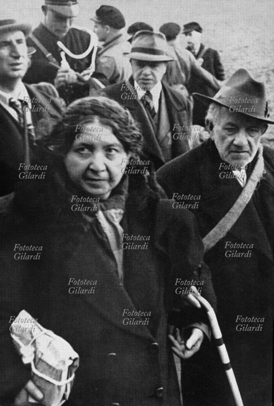 SHOAH Deportazione di ebrei olandesi. Si noti l\