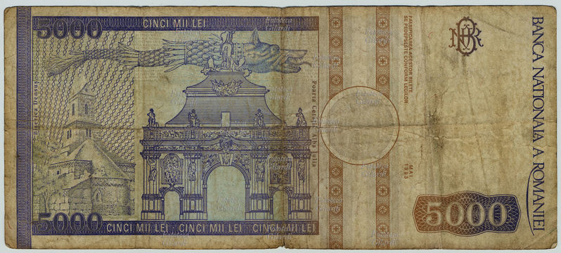 MONETA rumena, banconota Banca Nationala a Romaniei da 5000 cinci mii lei. Retro, raffigurante due monumenti architettonici: Poarta Cetatii Alba Iulia e Biserica Densus. Emessa nel maggio 1993.