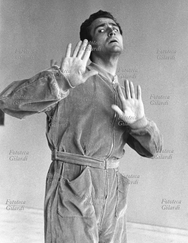GESTURES Vittorio Gassman (1 September 1922 – 29 June 2000) performs the interpretation of theatrical gestures or \
