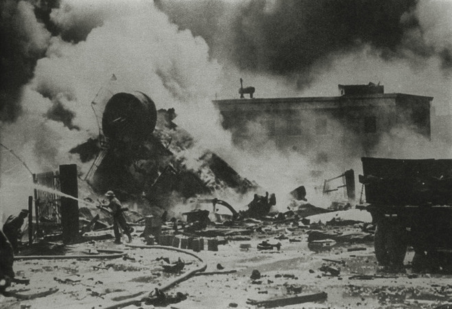 1943 BOMBARDAMENTO DEL PORTO DI BARI 1943 BOMBARDAMENTO DEL PORTO DI BARI