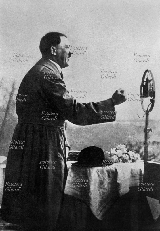 Adolf HITLER (1889-1945) Discorso di Hitler durante la campagna elettorale che decretò, con la sua vittoria, la fine della Repubblica di Weimar. Germania, 24 aprile 1932