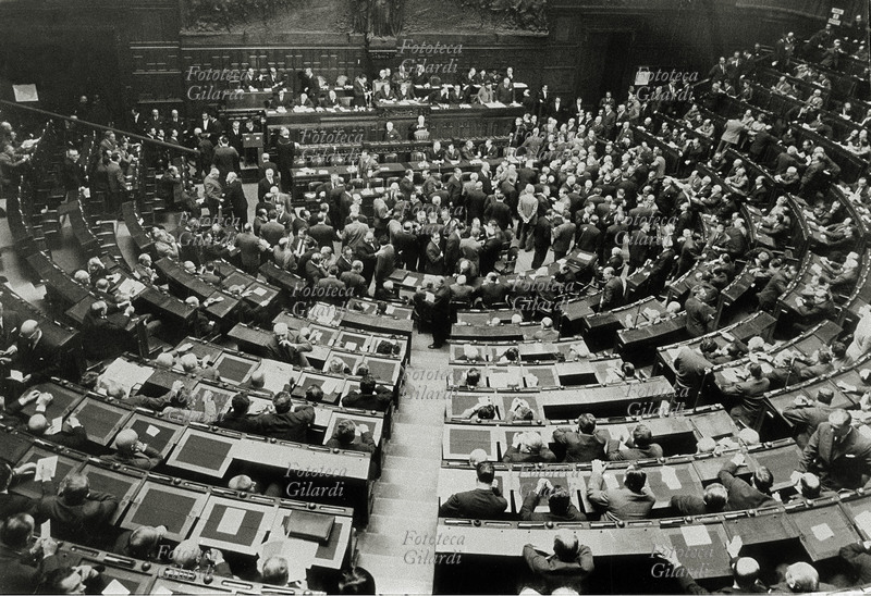 PARLAMENTO Montecitorio, la sala del Parlamento in seduta comune durante la votazione che vide eleggere Presidente della Repubblica Antonio Segni. Italia, 2 maggio 1962.