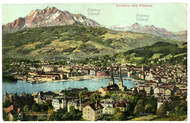 LUCERNA città della Svizzera centrale, veduta in una cartolina postale cromolitografica del 1907.