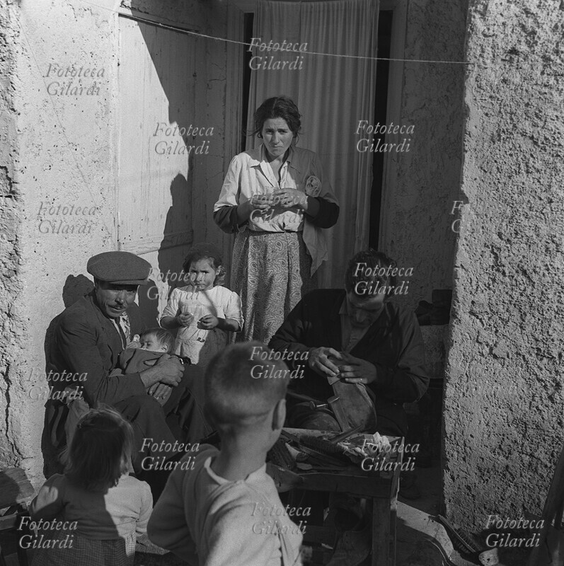 CIABATTINO aggiusta le scarpe all\