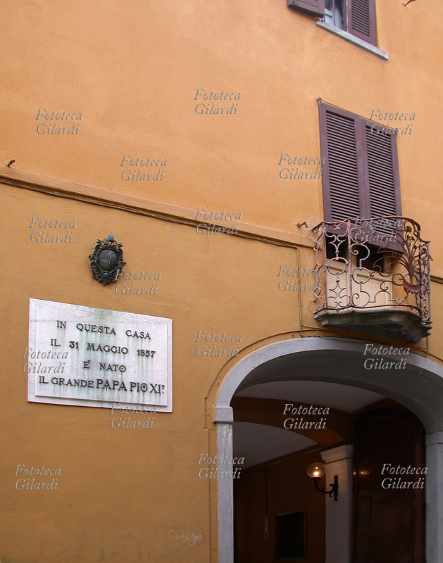 PAPA PIO XI (1857-1939) targa sulla casa natale di Achille Ratti: \