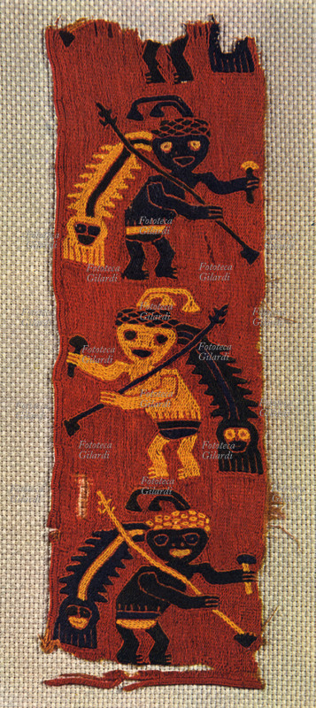 INCAS raffigurazione di tre demoni. Dettaglio di un tessuto proveniente dalla necropoli di Paracas, nel sud della costa del Perù. 400-100 a.C.