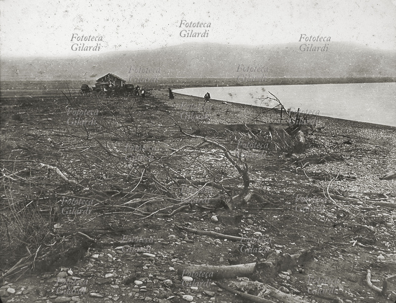 GIORDANIA Mar Morto. È più propriamente un lago situato tra Israele (e il territorio della Cisgiordania a controllo e amministrazione israelo-palesinese) e la Giordania. Il mar Morto si trova nella depressione più bassa della Terra all\