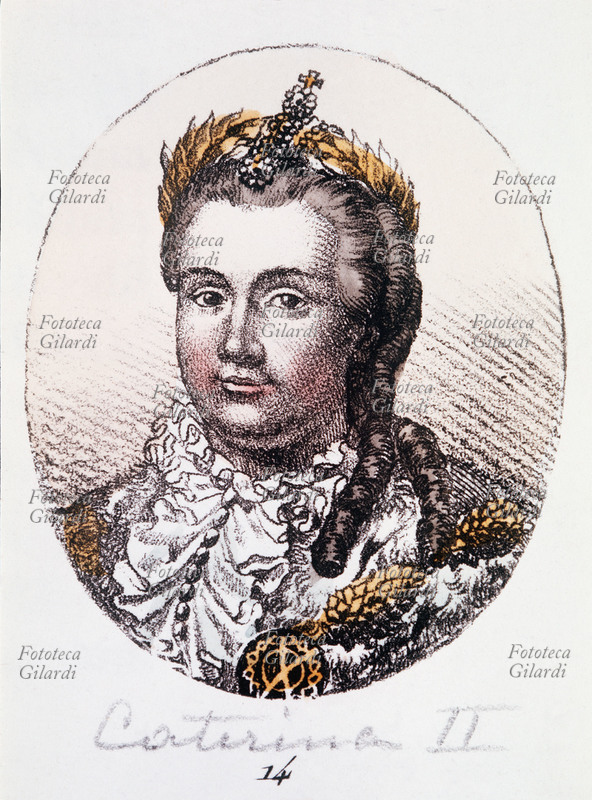 CATERINA II di Russia (2 maggio 1729 – 17 novembre 1796) detta La Grande, imperatrice di Russia dal 1762 alla morte. Nata Sofia Augusta Federica di Anhalt-Zerbst, luterana, assunse il nome di Caterina dopo la conversione alla Chiesa ortodossa il 28 giugno 1744. Appena decenne conobbe il suo futuro marito duca di Holstein-Gottorp, futuro Pietro III, che detestò fin dal primo momento e sposò a sedici anni, dandogli comunque quattro figli fra cui lo zarevic Paolo. Pochi mesi dopo l\