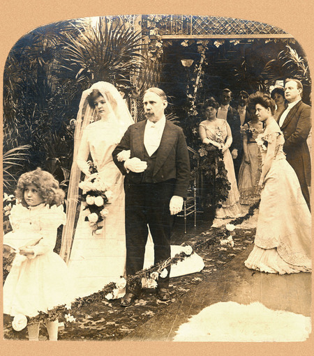 MATRIMONIO IL PADRE ACCOMPAGNA LA FIGLIA ALL ALTARE