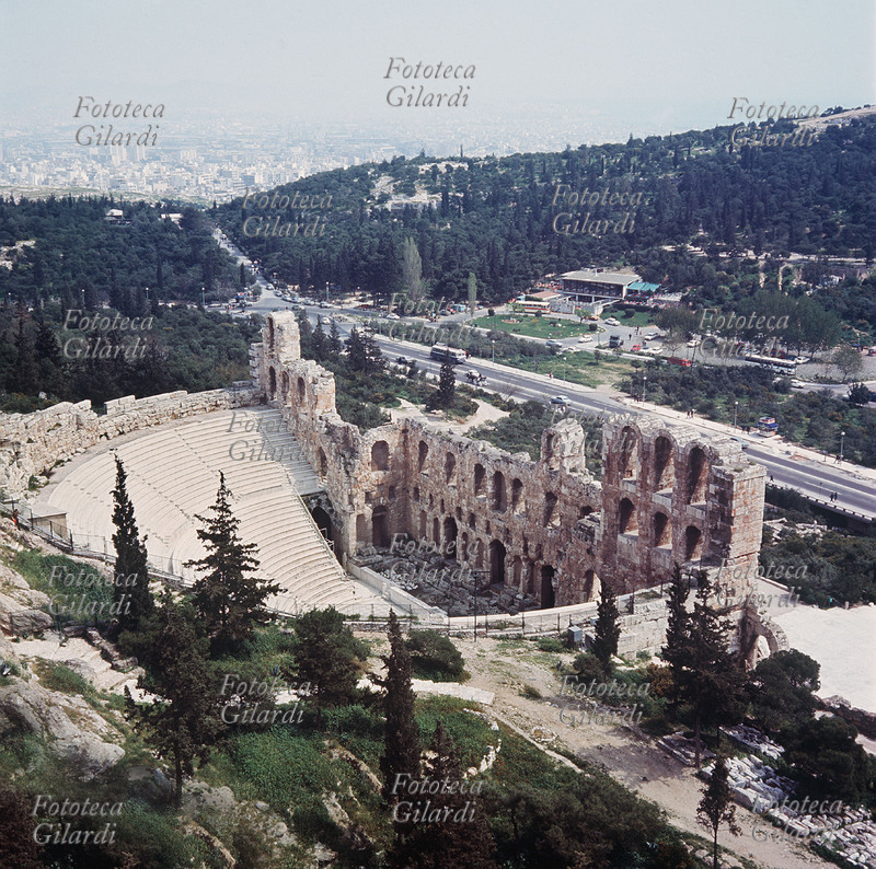 ANTICA GRECIA sito archeologico di Atene: il teatro di Erode Attico, sulla pendice sud dell\