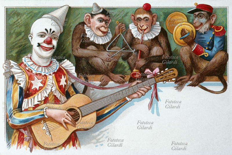 CIRCO clown bianco suona la chitarra accompagnato dal suo buffo complesso di scimmiotti-clown. Cromolitografia di Oskar Roick (1870-1926), Torino 1900.