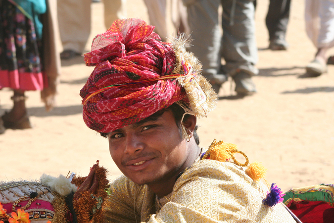 PUSHKAR GIOVANE CON TURBANTE PUSHKAR GIOVANE CON TURBANTE