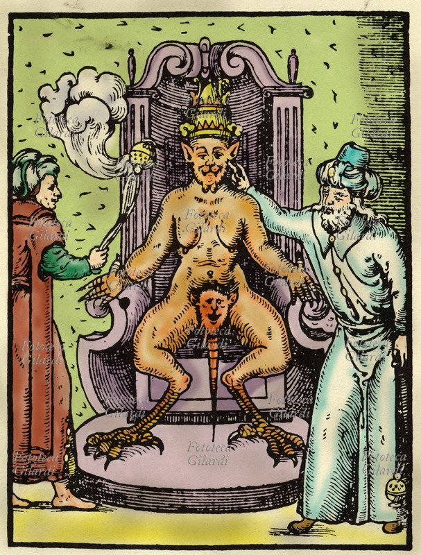 STREGA e stregone (ambedue muniti di turibolo) attendono a Satana, raffigurato seduto sul trono e incoronato di una tiara, come una Bestia con volto leonino, arti posteriori e mani come zampe d\