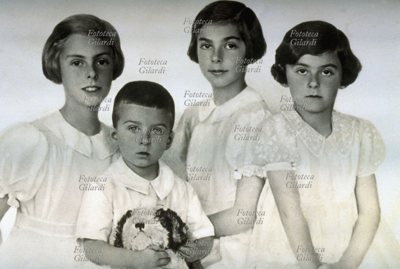 SAVOIA branch of Aosta. The S.E sons the Contessa Jolanda Bald men of Bergolo: Maria Ludovica, Victoria Guia and Pier Francesco. The contessa, she was born from Vittorio Emanuele III and Elena of Montenegro in the 1901. photography, Italy years 1930-39.