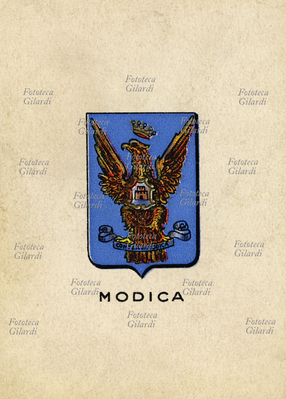 MODICA (Ragusa) Sita a sud-est del capoluogo, tra le gole dei torrenti Pozzo dei Pruni e Ianni Mauru, ora coperti, che confluiscono nella fiumara di Modica. Scudo d\