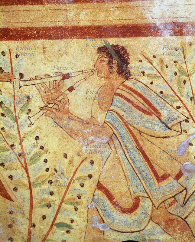 ETRUSCHI suonatore di aulos, pittura murale dalla Tomba dei Leopardi. Tarquinia, V sec. a.C.
