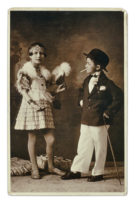 BAMBINO E BAMBINA TRAVESTITI ALLA CHARLESTON BAMBINO E BAMBINA TRAVESTITI ALLA CHARLESTON