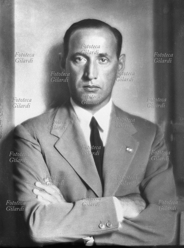 Piero PARINI (13 novembre 1894 – 23 agosto 1993), diplomatico, militare, politico e prefetto italiano, podestà di Milano per la RSI dal 1943 al 1944. Fascista della prima ora, titolare di molteplici incarichi diplomatici, fu nominato Ministro plenipotenziario nell\