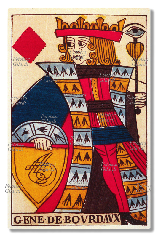 CARTE DA GIOCO re di quadri da un mazzo stampato a Bordeaux, nella Guyenne. In basso a sinistra, sullo scudo, porta le cifre di Nicolas de la Garde, il committente-proprietario del mazzo. Xilografia colorata a mano, Francia 1716/1719.