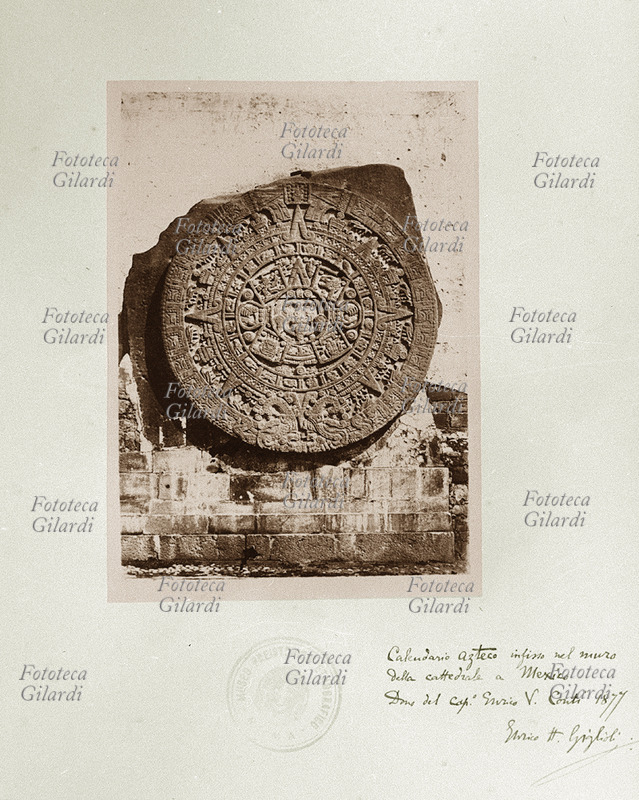 AZTECHI calendario infisso nel muro della cattedrale a Mexico. Collezione Enrico H. Giglioli. Fotografia dono del capitano Enrico V. Conti, 1877.