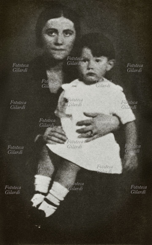 Olga KHOKHLOVA (1891-1955), prima moglie di Picasso, ballerina russa della compagnia dei \