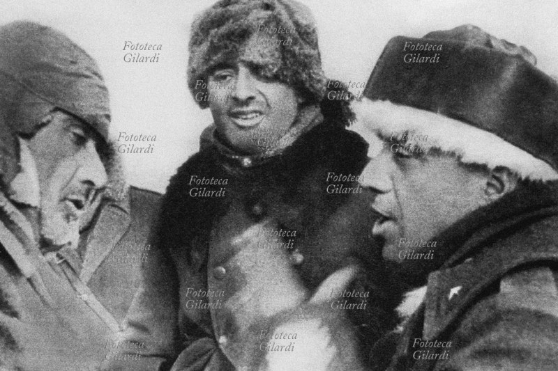 SECONDA GUERRA MONDIALE Il generale Luigi Reverberi comandante della Divisione Tridentina (a destra) con Policarpo Chierici, tenente colonnello comandante Battaglione Val Chiese (sinistra) e Colonnello Paolo Signorini (al centro) comandante il 6° reggimento alpini Campagna di Russia, inverno 1942