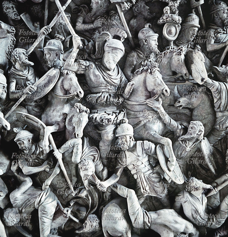 BATTAGLIA Sacrofago di Marco Aurelio raffigurante uno scontro tra cavalieri romani e galli 180-190 d.C. (particolare centrale della 20762).