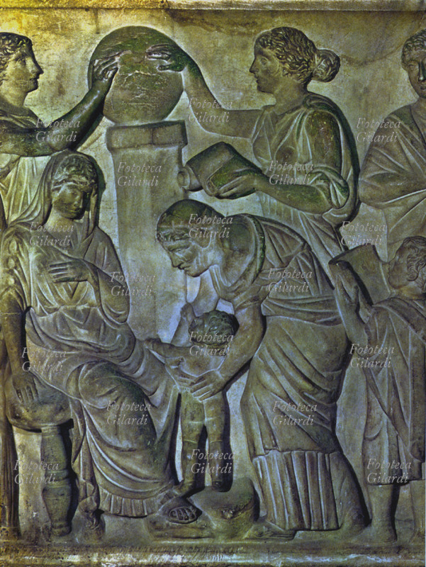 ASTROLOGIA Rilievo romano raffigurante delle veggenti che prevedono il futuro ad un bimbo, accompagnato dalla madre, leggendogli l\