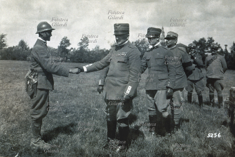Luigi Cadorna (1850-1928) portrait while he tightens the hand to Gerolamo Bartoletti (1893-1962), in occasion of a premiazione in the zone of the Isonzo. The Italian artist participated to the First World War in infantry in the Perugia Brigade, and succeeded to produce in spite of the military engagements, a wide documentation of designs from true with scenes and the landscapes of war. Arona (NOT), private collection.