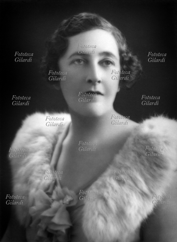 Agatha CHRISTIE (1890-1976) Scrittrice inglese di romanzi gialli, ritratto fotografico, 1940 circa