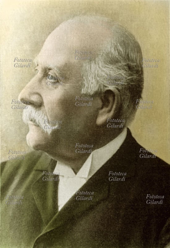 Luigi CAPUANA (28 maggio 1839 – 29 novembre 1915), scrittore, critico letterario e giornalista italiano, ideologo del Verismo. Ritratto fotografico colorato, Italia XX secolo.