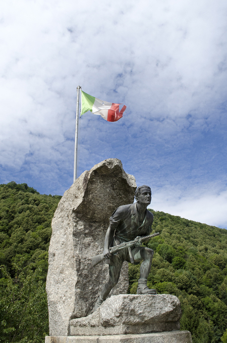 MONUMENTO AI CADUTI DELLA RESISTENZA MONUMENTO AI CADUTI DELLA RESISTENZA