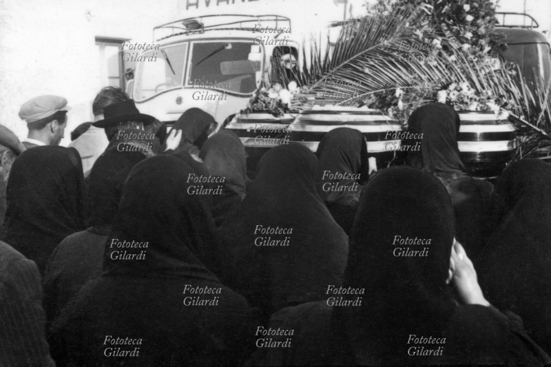 SAN DONACI I feretri delle vittime dell\