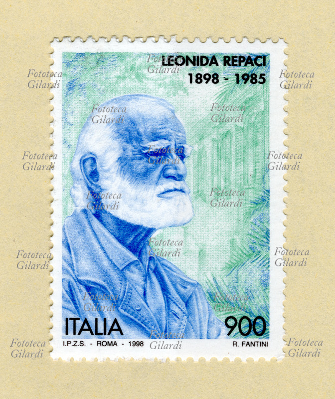 Leonida RÈPACI (5 aprile 1898 – 19 luglio 1985), scrittore, saggista, poeta, drammaturgo, pittore e antifascista italiano. Fondatore nel 1929 insieme a Carlo Salsa e Alberto Colantuoni del "Premio Viareggio" del quale è stato presidente fino alla morte. Francobollo commemorativo della serie "Centenario della nascita di scrittori celebri" emessa dalle Poste Italiane. Nella vignetta: ritratto dell\