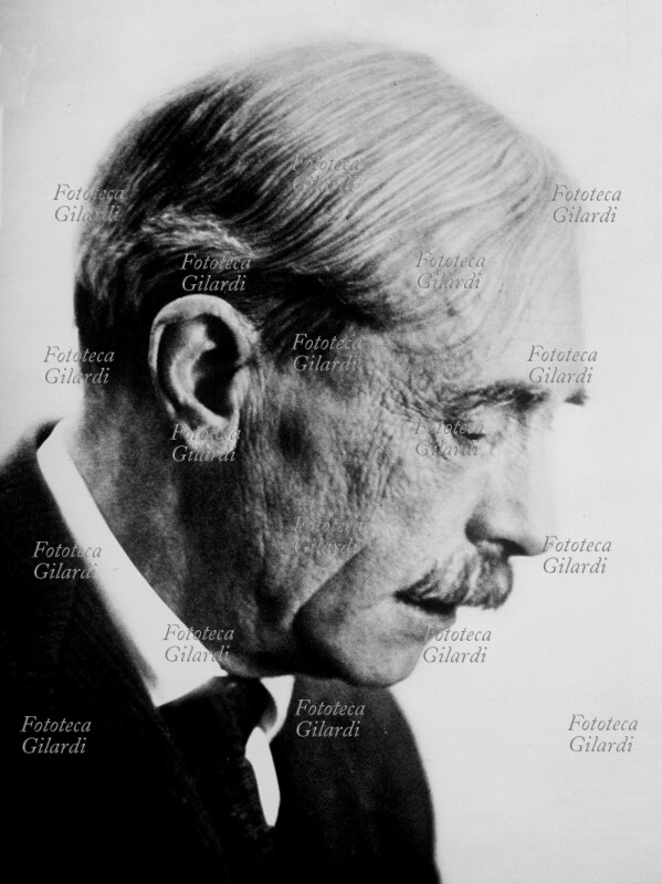 Paul VALERY (30 ottobre 1871 – 20 luglio 1945), scrittore, poeta e filosofo francese Ritratto fotografico di profilo. Francia, XX secolo.