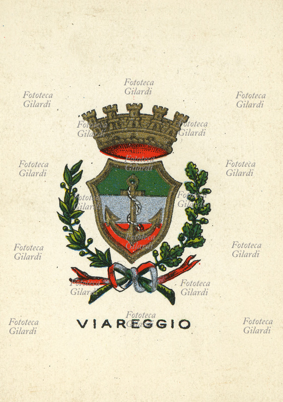 VIAREGGIO (Lucca) città e porto della Versilia, in epoca medioevale il luogo fu conteso fra Lucca e Pisa e nel 1285 passò ai Lucchesi, restando un centro di scarsa importanza fino al XVI secolo quando Lucca fece eseguire lavori di bonifica, edificando un fortilizio nel 1534 e poi la sede di un commissariato nel 1549. Scudo interzato in fascia di verde, di bianco e di rosso caricato di un\