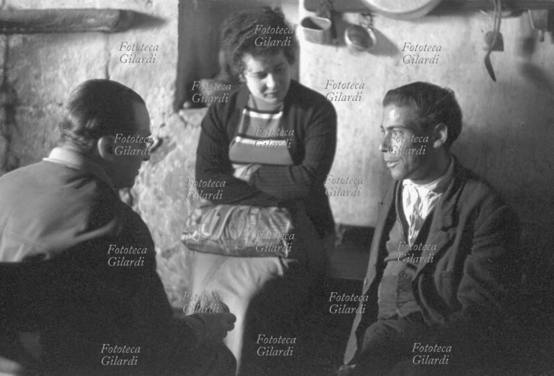 GENZANO DI LUCANIA (PZ) Emilio Servadio (14 agosto 1904 – 18 gennaio 1995), psicoanalista, parapsicologo, esoterista e giornalista pubblicista italiano e Vittoria De Palma (25 agosto 1927 - 28 agosto 2024) assistente sociale e ricercatrice, a colloquio con un uomo \