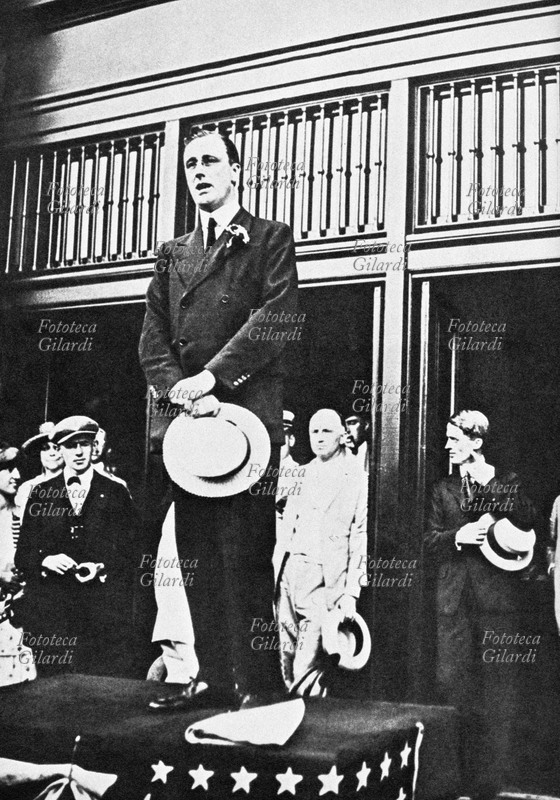 Franklin Delano ROOSEVELT (1882-1945) in età giovanile, tiene un discorso durante una campagna elettorale. Fu eletto 32° presidente degli Stati Uniti d\