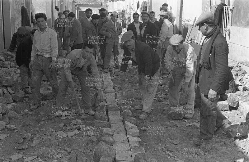 LOTTE OPERAIE un gruppo di lavoratori disoccupati fanno \