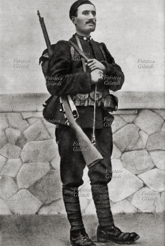 Benito MUSSOLINI (29 luglio 1883 – 28 aprile 1945) in divisa da bersagliere, alla vigilia della partenza per il fronte dell\