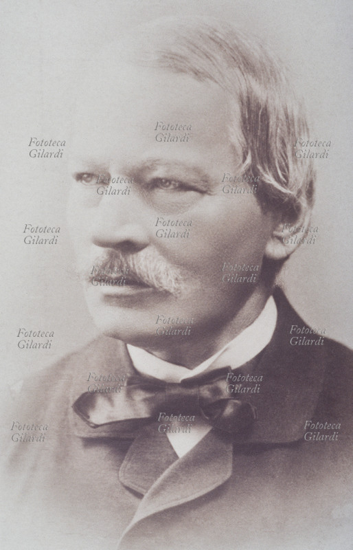 Gustav FREITAG (1816-1895) scittore and German politician. It described the life of the medium German bourgeoisie, represented like the fulcrum of the new German nation. Between the works: Journalists (1854), To give and to have (1855), ancestors (1872-80). Photographic portrait, viraggio small cuttlefish 1895 approximately.