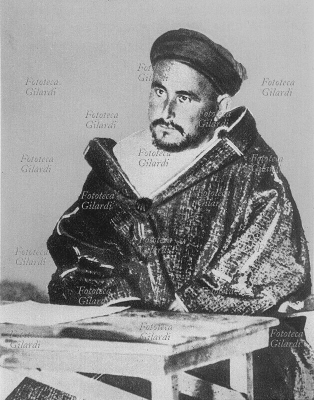MOROCCO Abd el-Krim (1882 – 6 February 1963), Moroccan leader and revolutionary, head of the Ait Ouriaghel tribe, leader of the Arab partisans against Spanish and French colonialism. After resoundingly defeating the Spanish and proclaiming the Republic of the Rif in 1921, it had to surrender on May 26, 1926 to the combined forces of Spain and France. After the defeat he was exiled to the French island of Réunion from 1926 to 1947, then accepted the protection of the King of Egypt