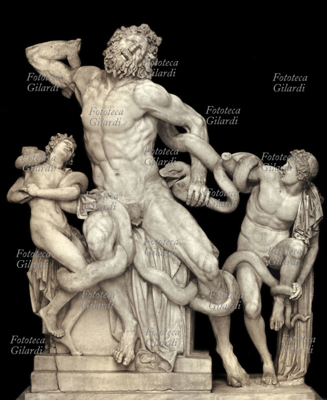 LACOONTE e i suoi figli assaliti dai serpenti. Alta m. 1,84, opera comune degli scultori Hagesandros, Athanadoros e Polydoros di Rodi. Portato a Roma dalla Grecia, fu forse visto da Virgilio, che vi si ispirò per un celebre episodio nel secondo libro dell\