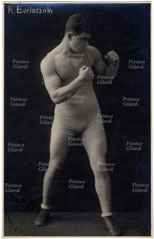 Riccardo BERTAZZOLO (1903 - ) pugile italiano, partecipò ai Giochi Olimpici a Parigi, nel 1924