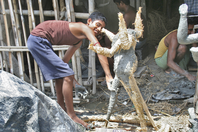 INDIA CALCUTTA SCULTORE A KURMATULI INDIA CALCUTTA SCULTORE A KURMATULI