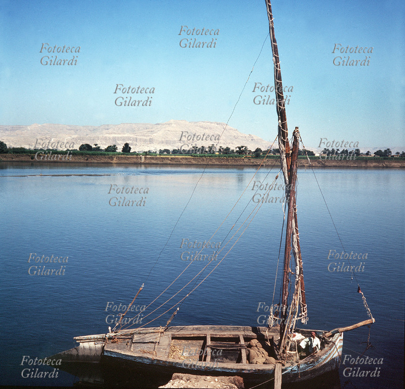 EGITTO Luxor, veduta del fiume Nilo. Fotografia 1980 circa.