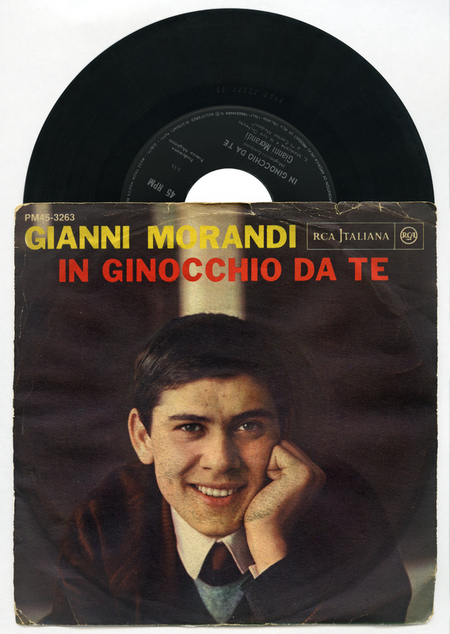 GIANNI MORANDI IN GINOCCHIO DA TE GIANNI MORANDI IN GINOCCHIO DA TE