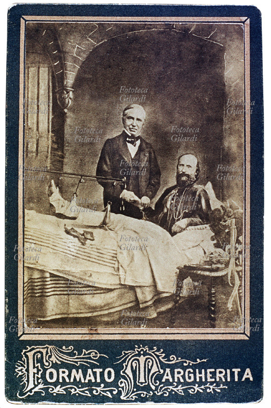 Giuseppe GARIBALDI (1807-1882) ferito ad Aspromonte, con il dottor Nelaton, fotomontaggio, Formato Margherita, 1862