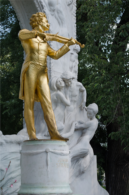MONUMENTO A JOHANN STRAUSS FIGLIO MONUMENTO A JOHANN STRAUSS FIGLIO